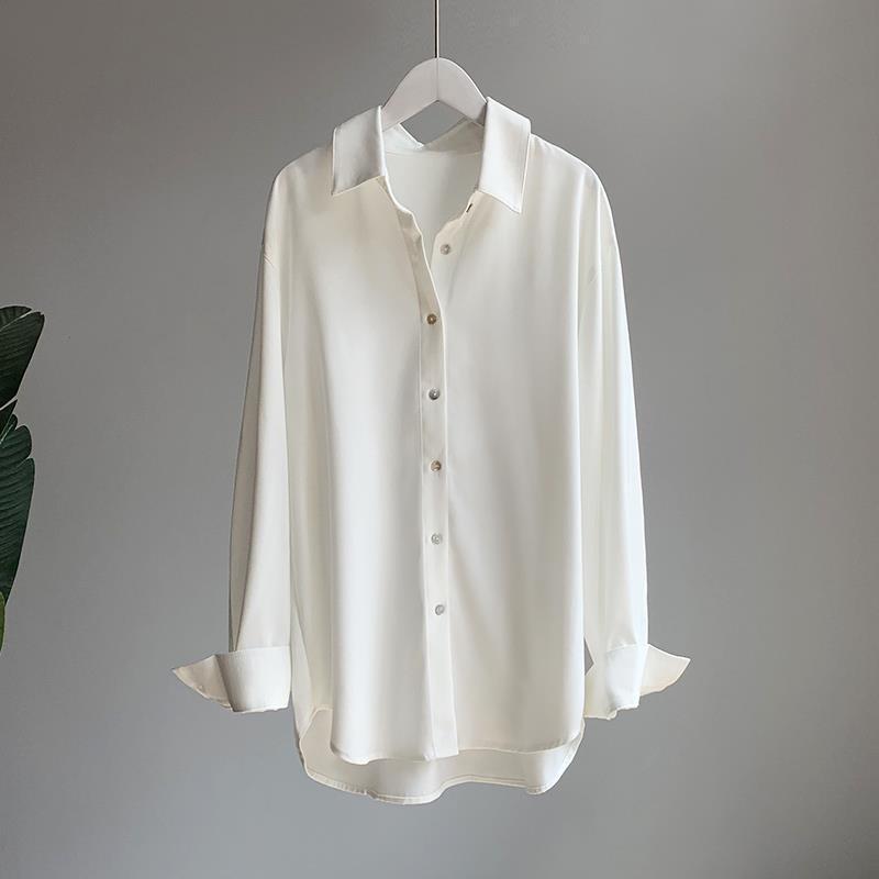 L'ATERIBÉLLE LOTUS™ SATIN BLOUSE